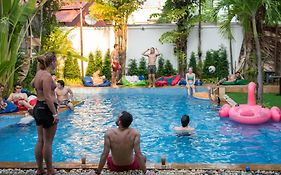 Mad Monkey Hostel Siem Reap